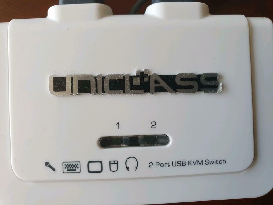 UNICLASS UNI-USB2 2-Port VGA + USB 2.0 + Audio KVM-Switch in Braunschweig