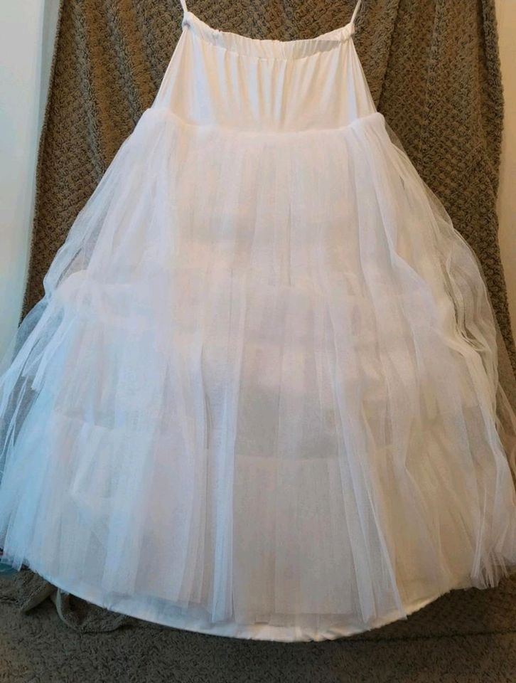 Brautkleid Hochzeitskleid 42/44 schneeweiß in Neuss