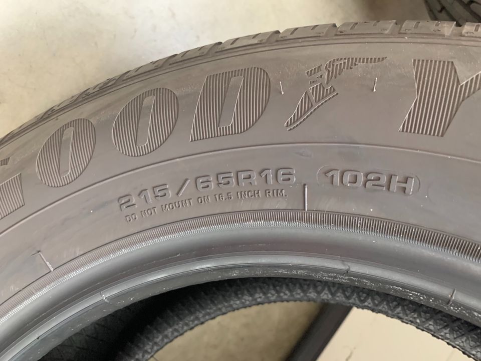 Goodyear Efficient Grip SUV 4x4 215/65R16 102H DOT21 in Völklingen