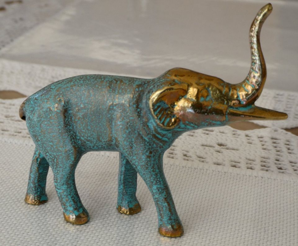 Elefant, massiv Messing, sehr dekorativ, sehr schwer in Babenhausen
