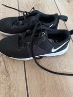 Nike Sneaker Turnschuhe 36 schwarz wie neu Hessen - Bruchköbel Vorschau
