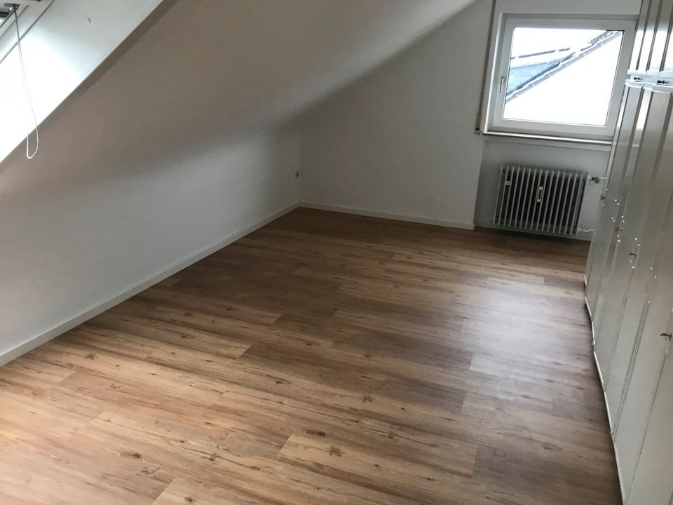 85 qm, 3 Zimmer DG Whg. Leinfelden, Balkon, ruhig, in Leinfelden-Echterdingen