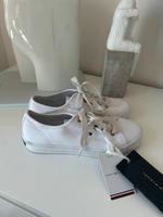 Tommy Hilfiger Sneaker Schuhe Stoff weiß Gr. 37 neu Schleswig-Holstein - Puls Vorschau