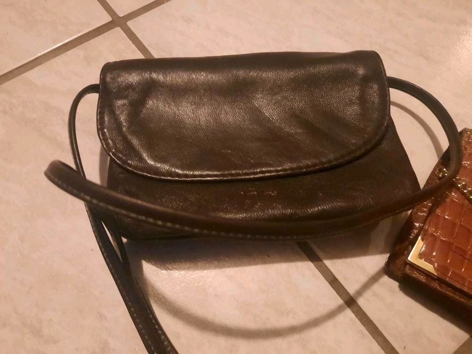 2 alte vintage Damen Handtaschen, Umhängetasche in Königslutter am Elm