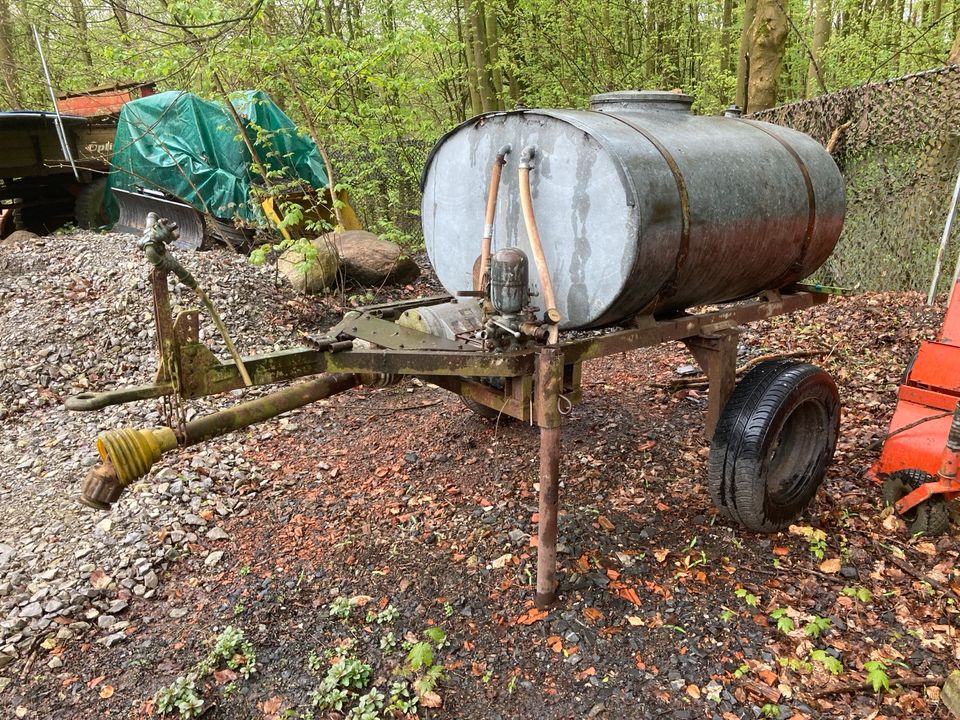 Wasserfass Tränke Spritzwagen Pumpe Zapfwelle in Unna