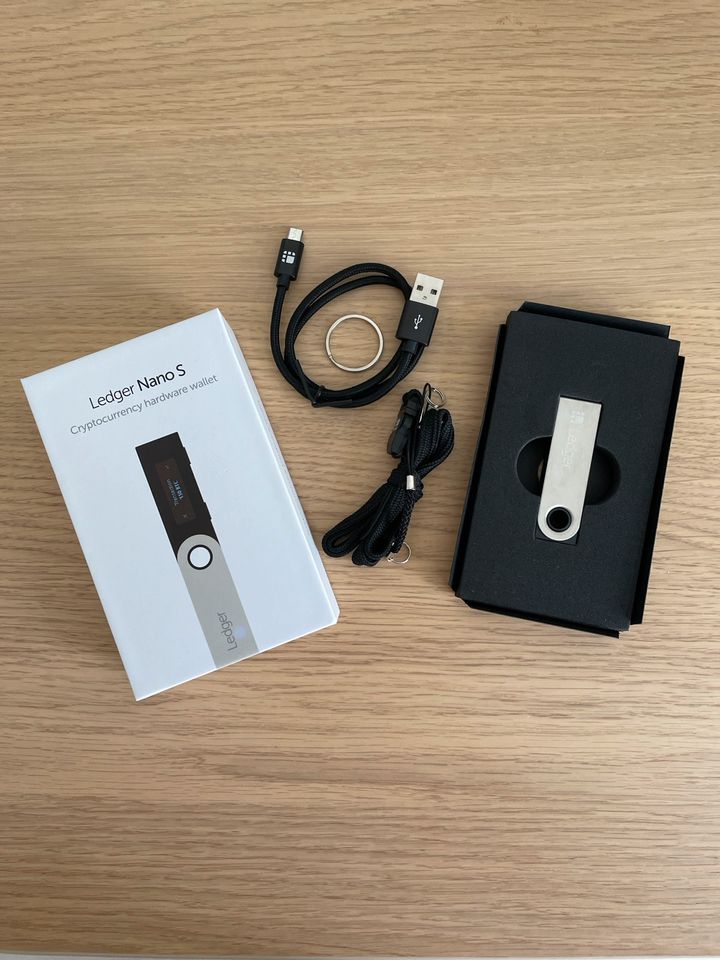 LEDGER NANO S crypto hardware wallet NEU in Nürnberg (Mittelfr)