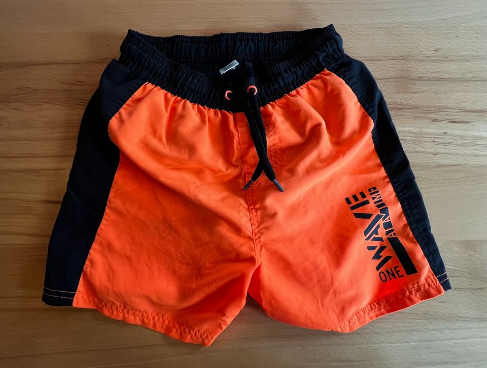 Bade Shorts 134/140 in Helmstedt