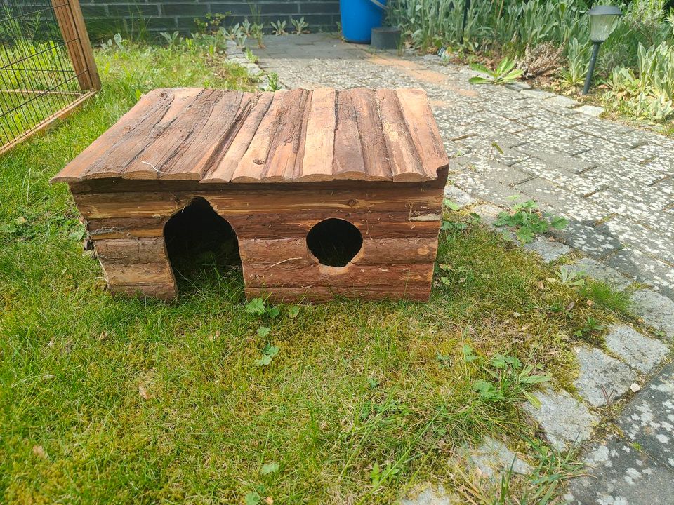 Wohlfühlhaus Naturholzhaus Kaninchen Hasen Haus Meerschweinchen in Bad Bramstedt