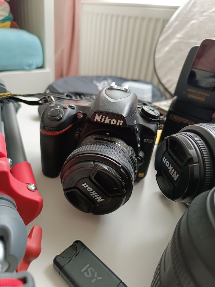 Nikon D750 17.000 shutter count + komplette Photo Zubehör in Landshut
