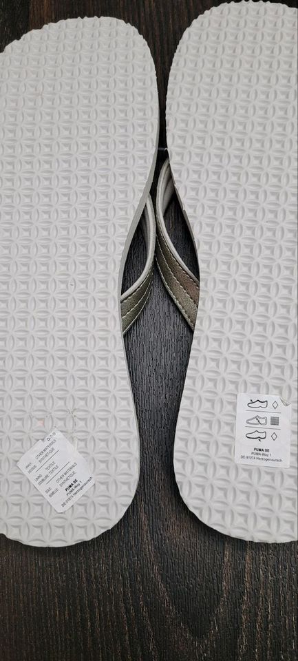 2 x Flip Flops von Puma neu Silber weiß Sandalen in Berlin