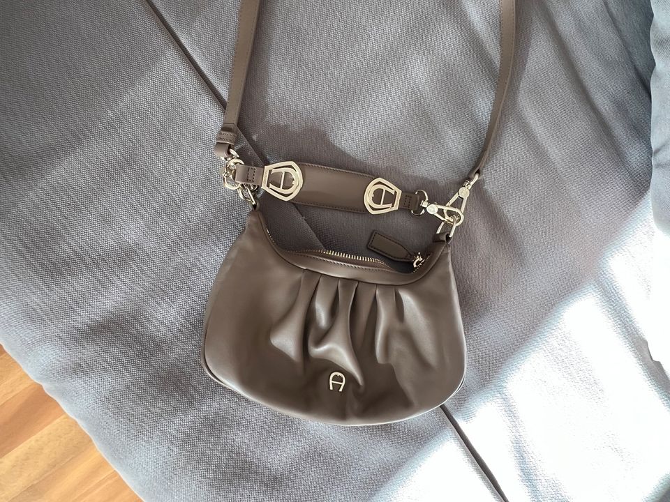 Aigner Handtasche taupe in Königslutter am Elm