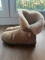 UGG Short Bailey Button Boots Hessen - Hofheim am Taunus Vorschau