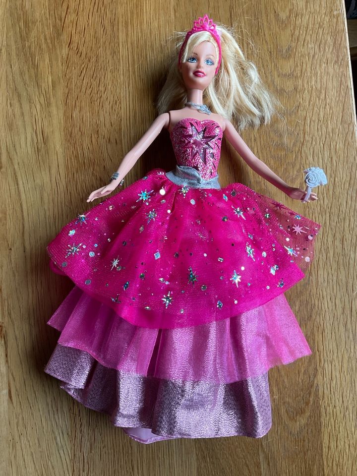 Barbie mit Glitzerkleid in Tirschenreuth