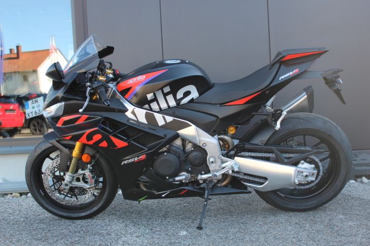 Aprilia RSV4 Factory Modell 2023 Time Attack -sofort auf Lager- in Bechhofen