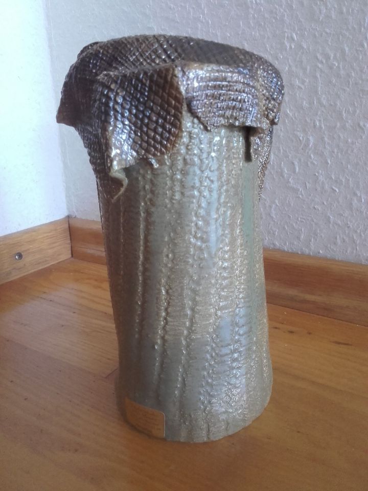 Vase/ Blumenvase, getöpfert; Handarbeit in Alpirsbach