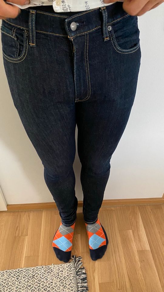 Levi‘s Jeans Lot Skinny Taper 33/32 in Mainz