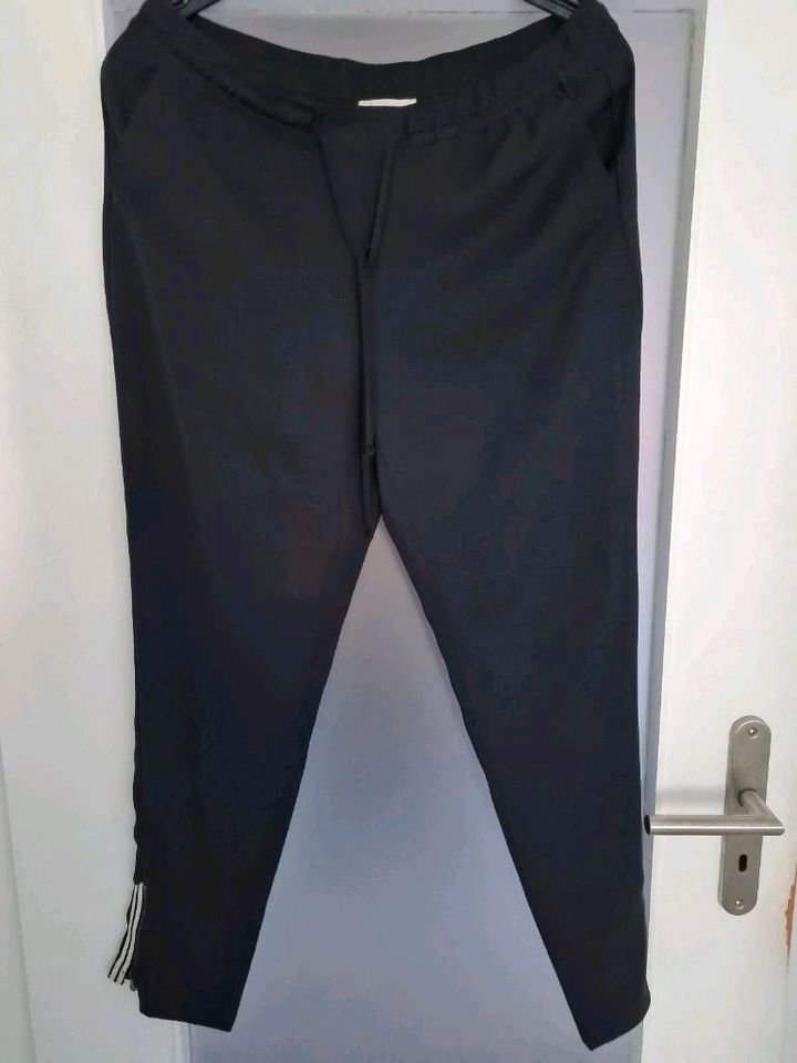 Cartoon Joggpants, Schlupfhose, Pluderhose neuwertig Gr.40 in Hessisch Lichtenau