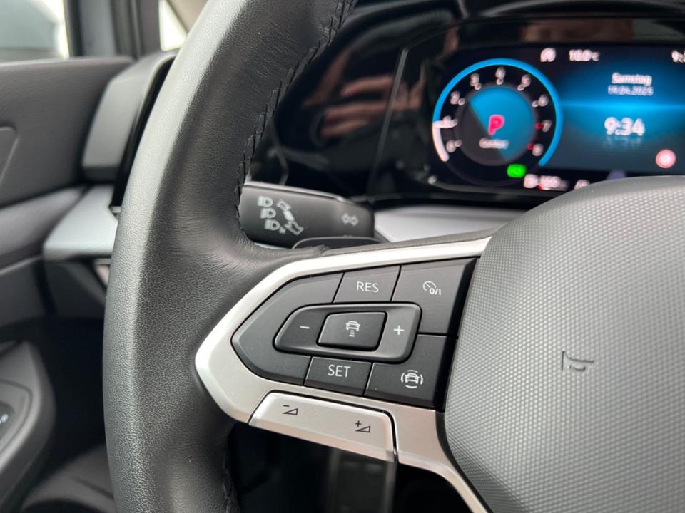 Volkswagen Golf VIII 1.5 eTSI/LED/AHK/Pano/Standh/ACC/R-Kam in Hünfeld