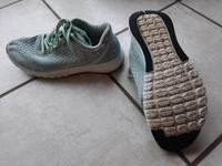 Reebok Turnschuhe Sneaker Laufschuhe gr. 38.5 Nordrhein-Westfalen - Solingen Vorschau
