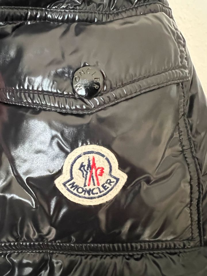 Moncler Maya Giubbotto Size 4 schwarz in Leverkusen