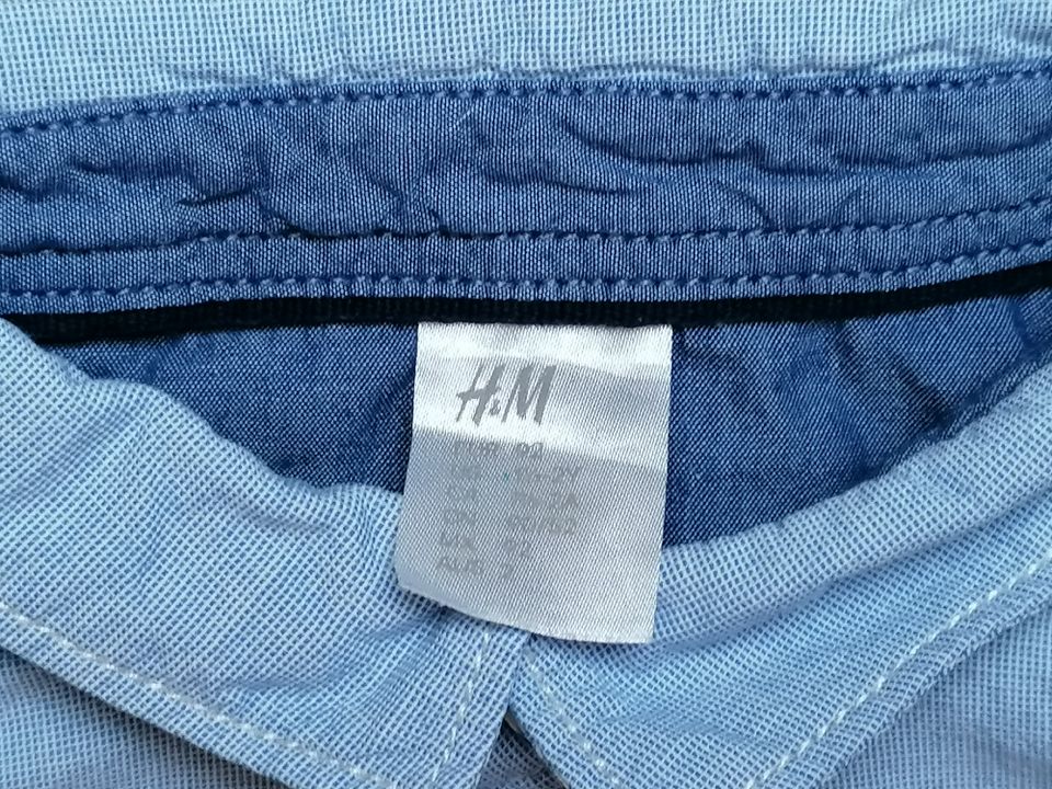 2 hellblaue Hemden Gr. 92, H&M in Erbach