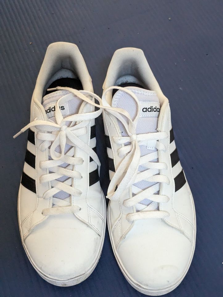 Adidas Schuhe Gr. 46 Weiß in Seligenstadt