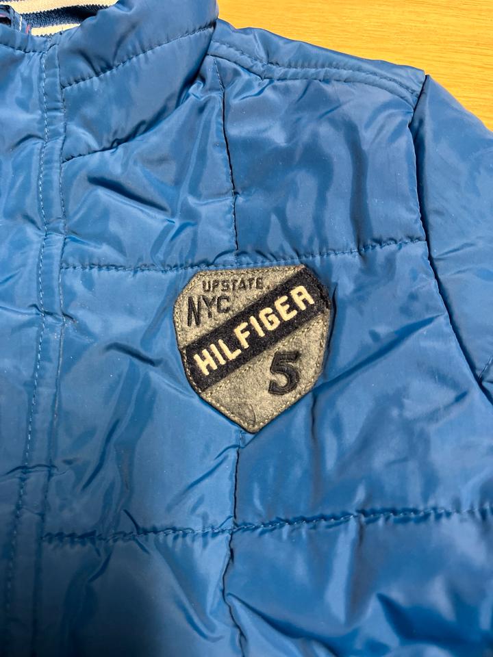 Hilfiger Übergangsjacke bzw leichte Winterjacke Gr. 122 in Büren