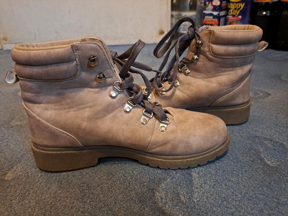 Beige Boots Gr. 39 in Melsungen