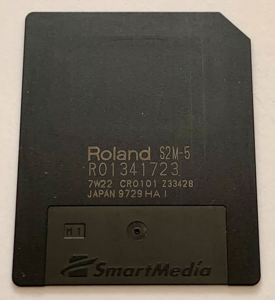 Roland MC-505 Groovebox inkl. 2 MB 5V Smart Media Memory Card in Schwerin