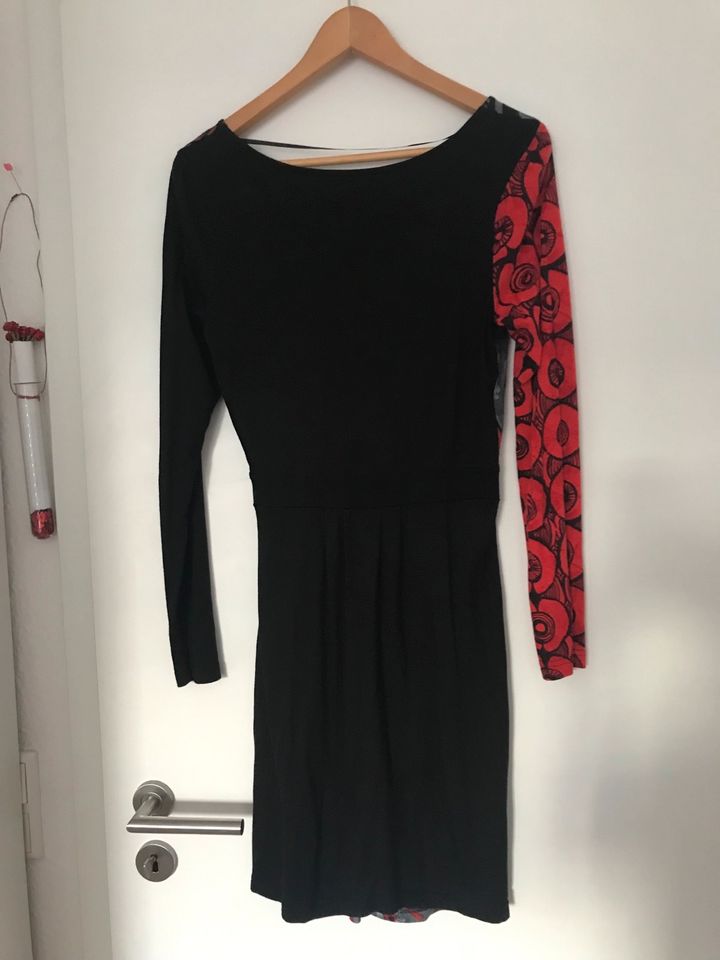 Kleid von Desigual in Freiburg im Breisgau