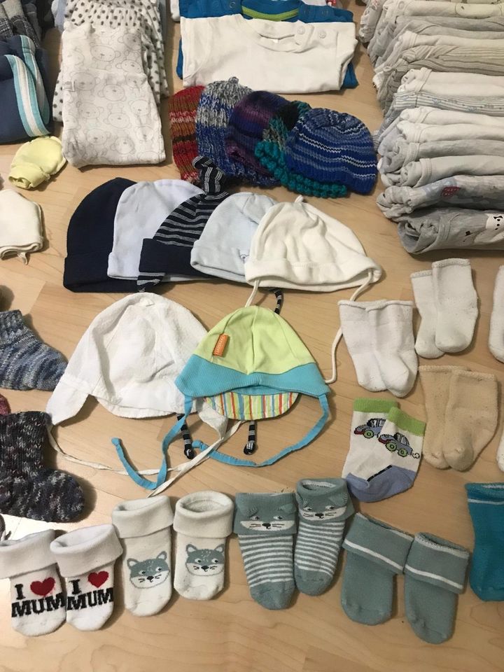 Baby Kleiderpaket unisex Gr. 50/56 - 99 Teile in Altdorf bei Nürnberg