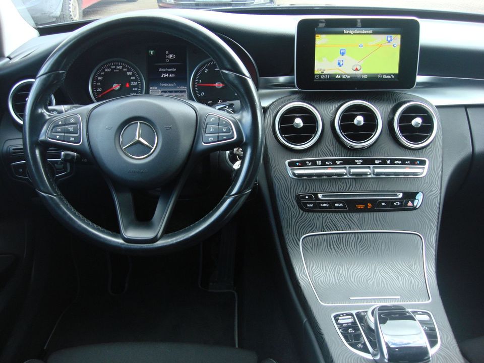 Mercedes-Benz C 220d Lim. 7G-Tronic*AHK*LED*Navi*PDC*STHZ* in Halle