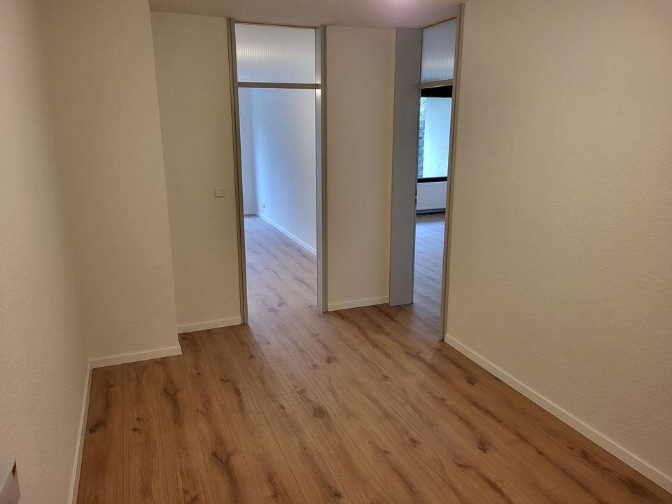 Provisionsfrei! Bezugsfreie 2,5 Zimmer Wohnung KERNSANIERT inkl. Tiefgarage + Garten in Gundelfingen