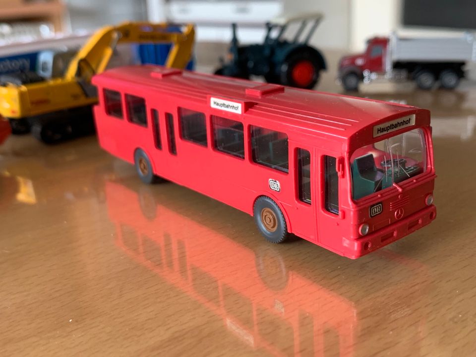 WIKING 20700  MB O  305  VÖV  Bus  (Hauptbahnhof)  1:87 in Korbach