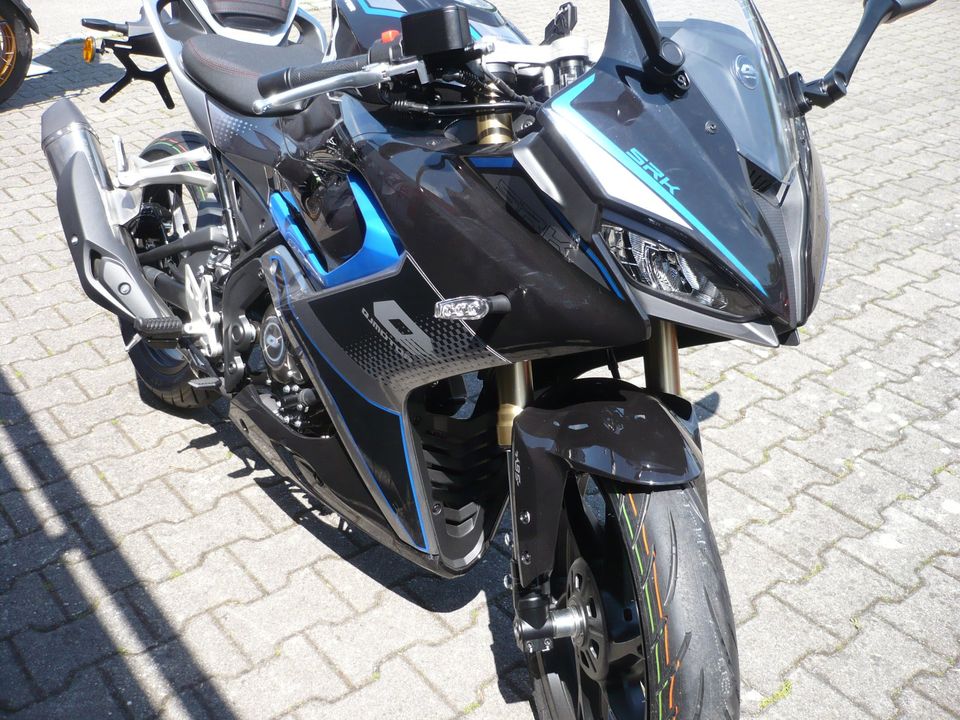 QJ Motor SRK 125 R  supersport  RC YZF RS in Friedberg