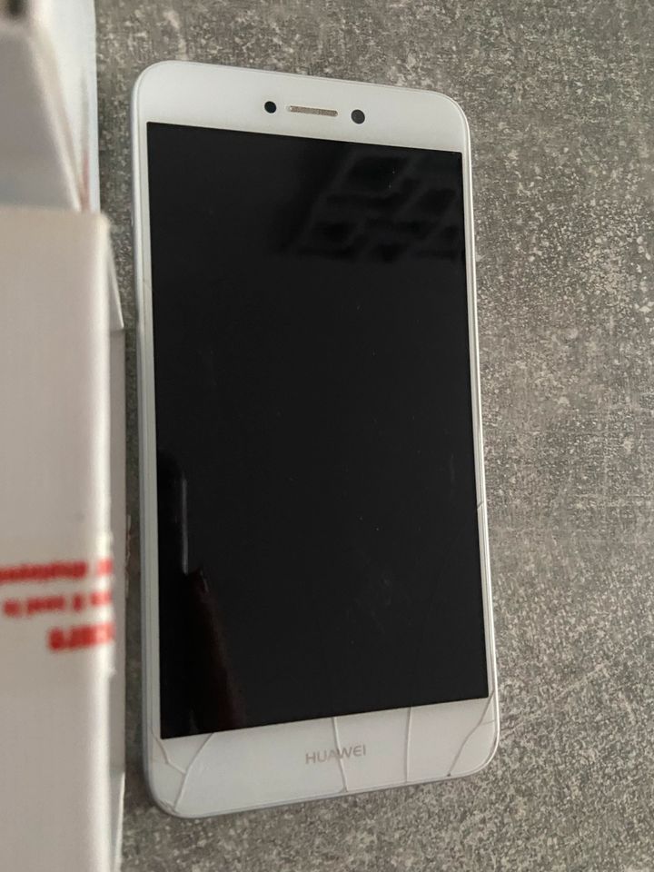 Huawei P8 Lite 2017 Handy defekt! in Gummersbach
