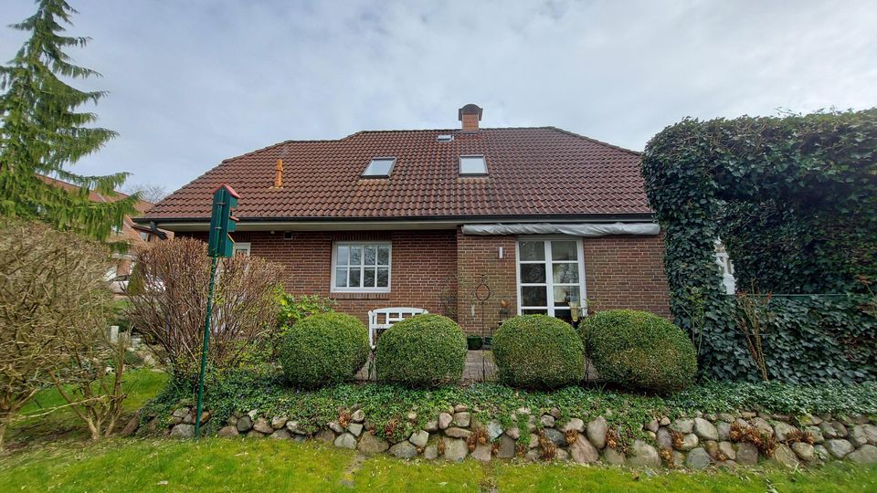 Modern gestaltetes Einfamilienhaus mit bodentiefen Fenstern in zentraler Lage von Eckernförde! in Eckernförde