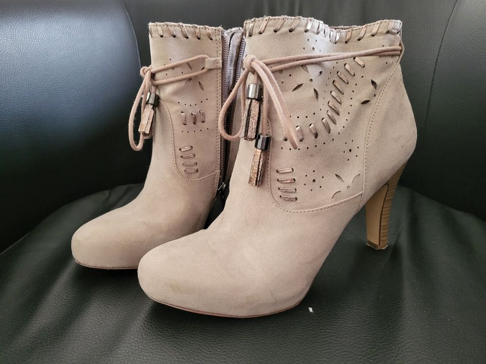 Tamaris Stiefelette beige/steinfarben Gr. 39 - WIE NEU in Karlsruhe