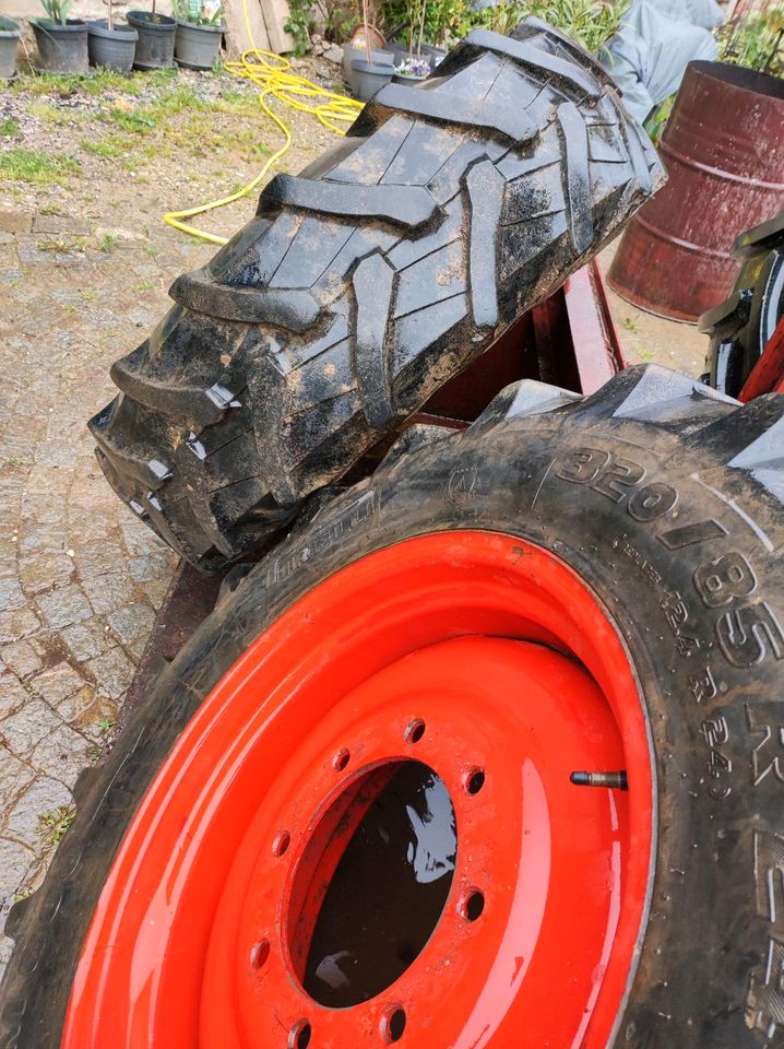 Fendt Kompletträder Reifen Felgen Pirelli R24 in Eging am See