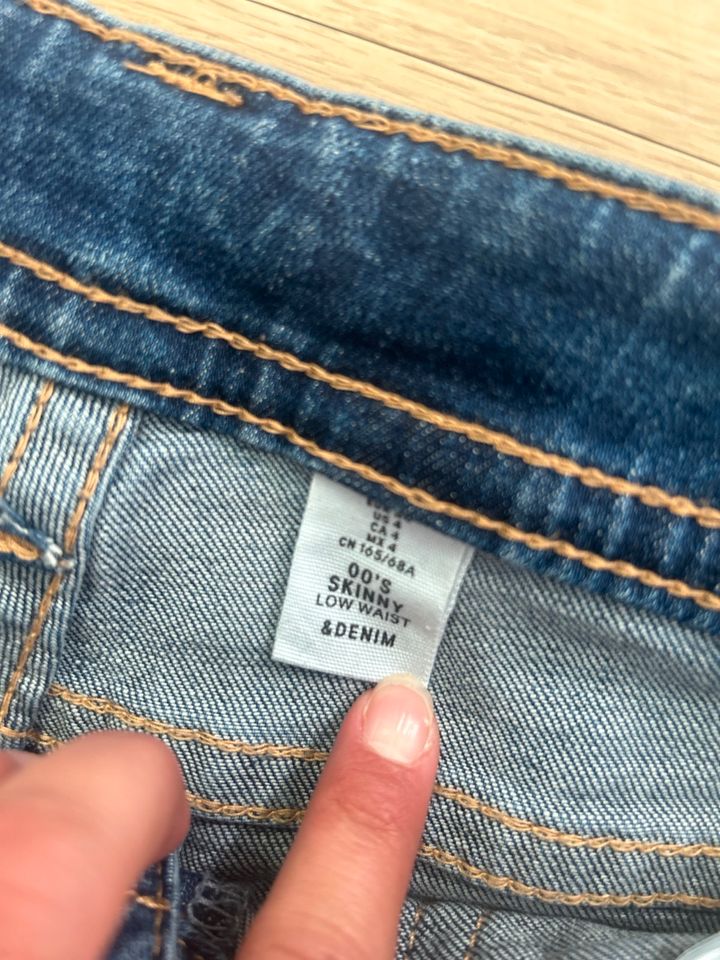 H&M Skinny low waist Jeans in Göttingen