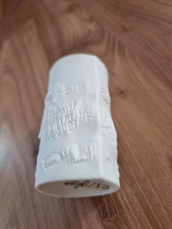 kleine Vase Hutschenreuther Porzellan weiß in Berlin