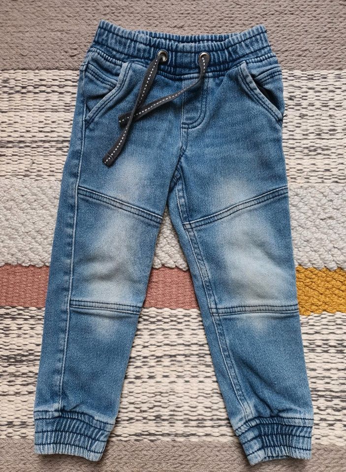 Lupilu Jeans Gr. 104 * 1. Hand * Gr. 98 und 104 sind vorhanden in Langenhagen