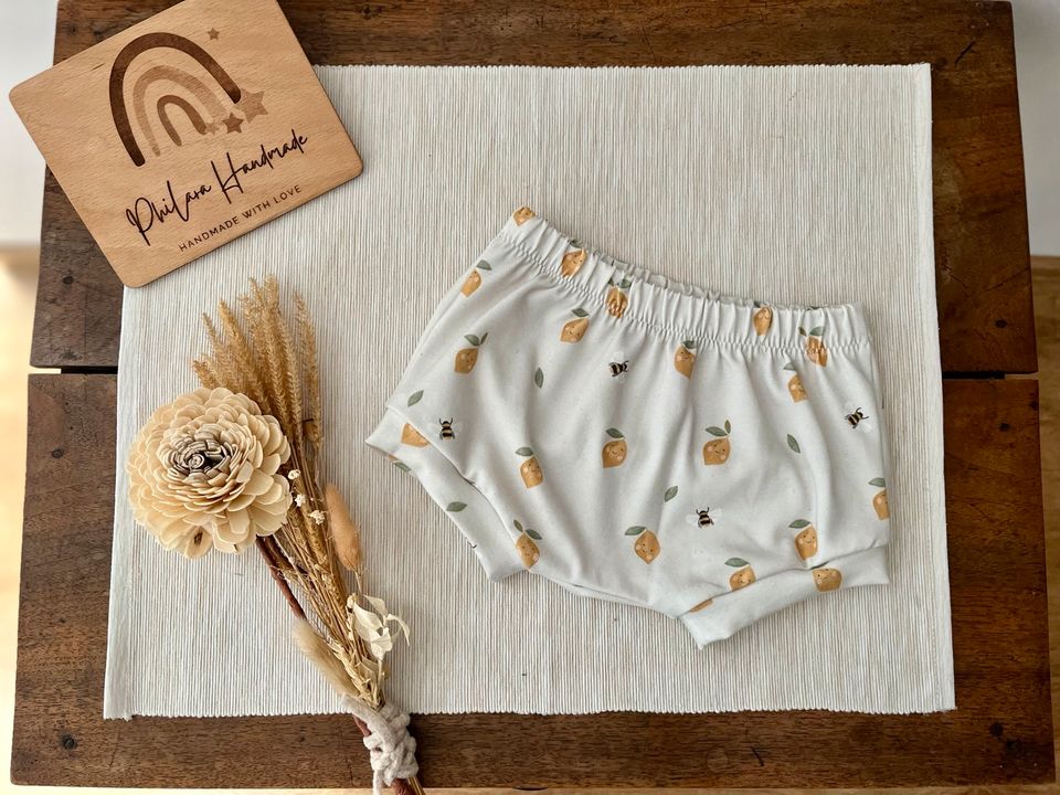 Philara Handmade Bummies Shorts kurze Hosen 6-9 + 9-12 Monate in Neuried