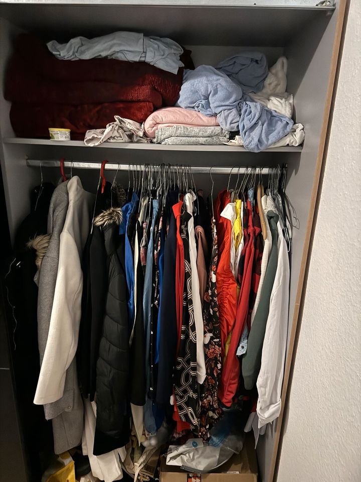 Kleiderschrank mit Schiebetüren in Landshut