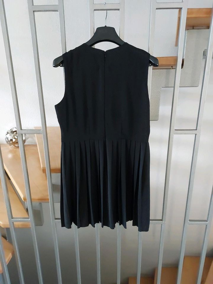 H&M Kleid schwarz schick Gr.L (42) in Hückelhoven