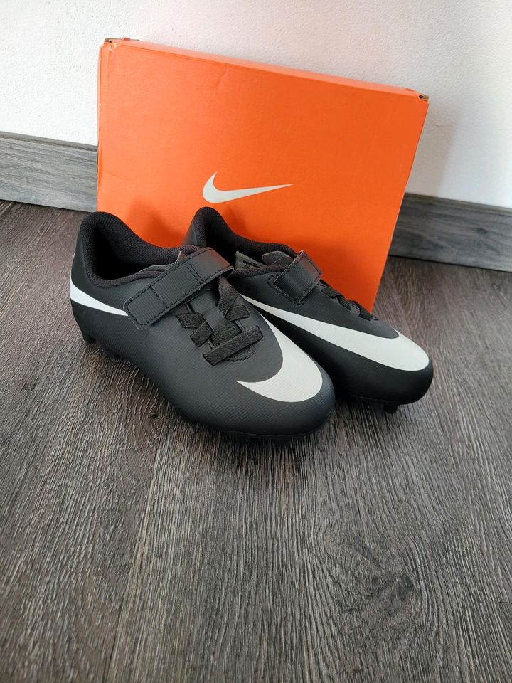 Nike Fussballschuhe gr. 28 Neu in Westerholt