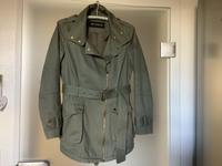 Guess leichte Jacke 36 Niedersachsen - Göttingen Vorschau
