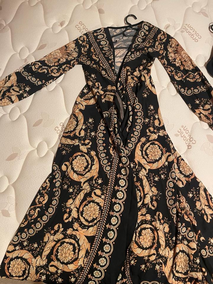 Orientalische Kleider-Elegante Damengewänder in Tradition. Stil in Simbach
