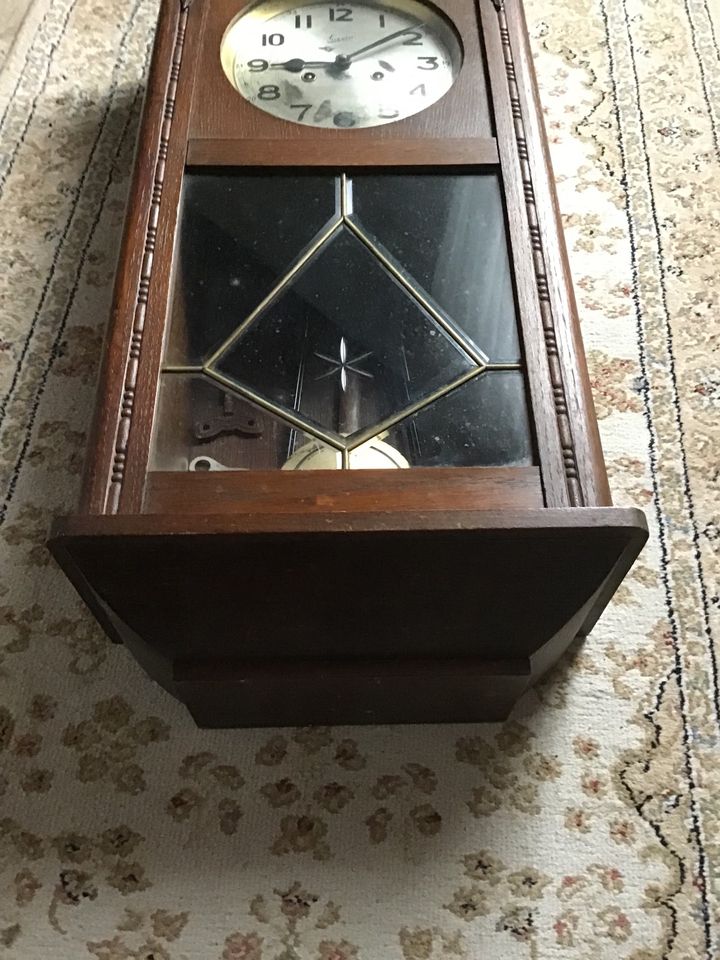 Alte Wanduhr Pendeluhr Uhr Dekoration Antik in St. Ingbert