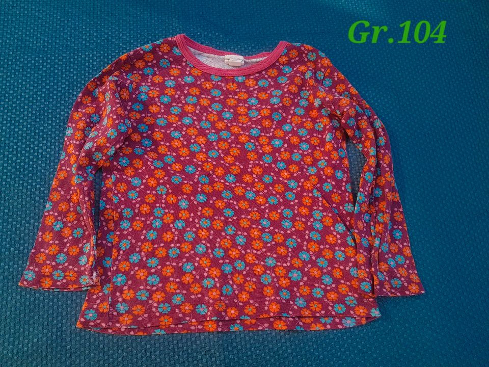 Kleidung Gr. 98/104 Rock T-shirt  Hose in Reppenstedt